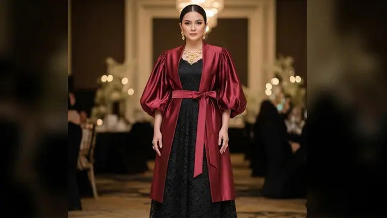 Long Dress Satin Berkilau? Begini Cara Mencucinya Biar Tetap Elegan