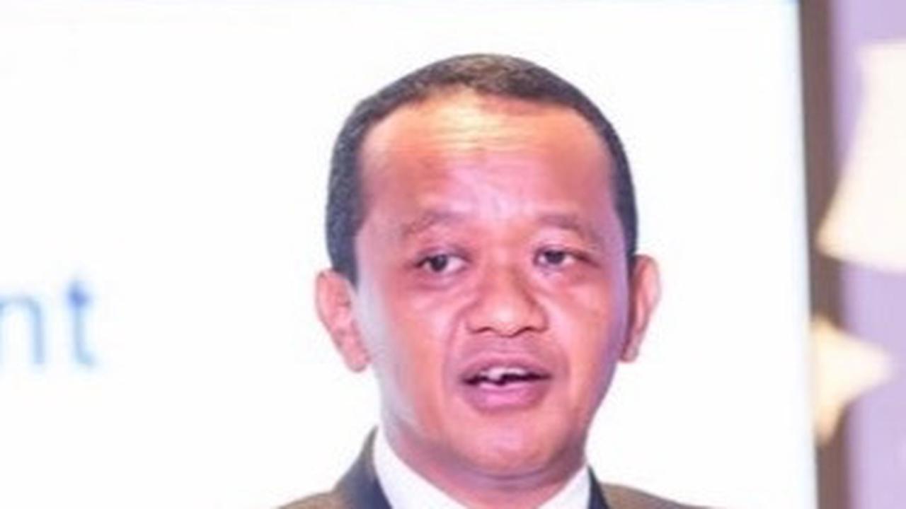 Bahlil Lahadalia lahir pada 7 Agustus 1976 di Maluku Utara. Ia berhasil menyelesaikan Sekolah Tinggi Ekonomi, Port Numbay Jayapura, Papua. Ia menyelesaikan gelar master di Universitas Cendrawasih.
