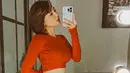 Wika Salim menggungah foto mirror selfie dirinya Pada Selasa (20/07/22), Wika Salim pamer body goals dengan outfit crop top ketat warna oranye yang menampakkan perut ratanya. Berkat ketekunannya berolahraga, Wika Salim berhasil mendapatkan body goals idaman yang ditunjang dengan wajah cantik memesona.
(Instagram/ wikasalim)