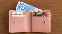 7 Karakter Orang yang Selalu Menata Uang Menghadap Satu Arah di Dompet, Teliti atau Perfeksionis?