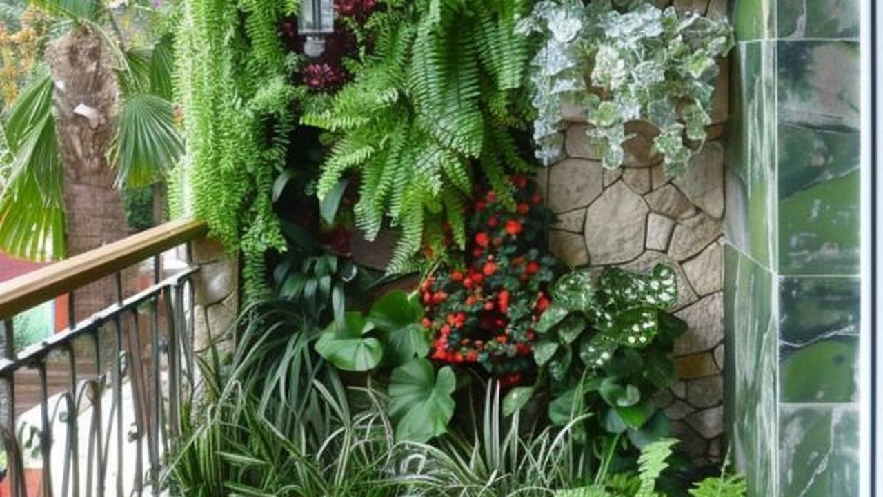 Ilustrasi Vertical Garden di Balkon (©Pinterest)