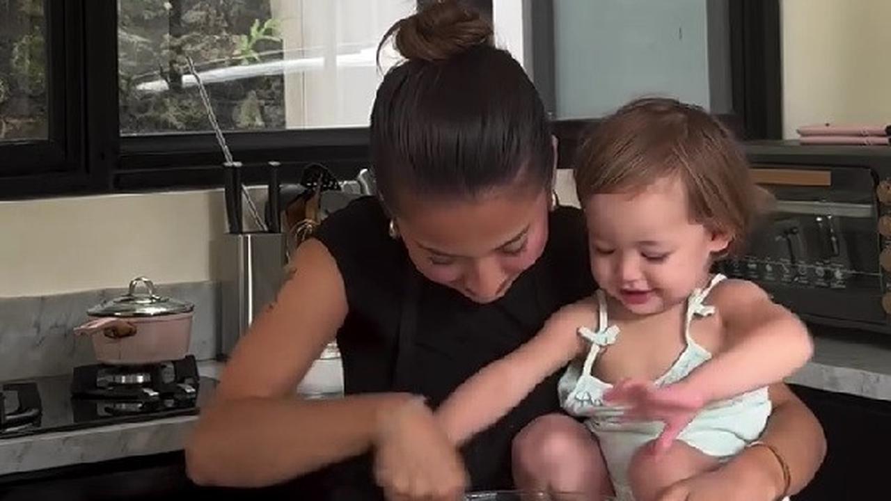 Momen Seru Jennifer Coppen Bikin Kue Bareng Kamari, Jadi Love Language Favorit