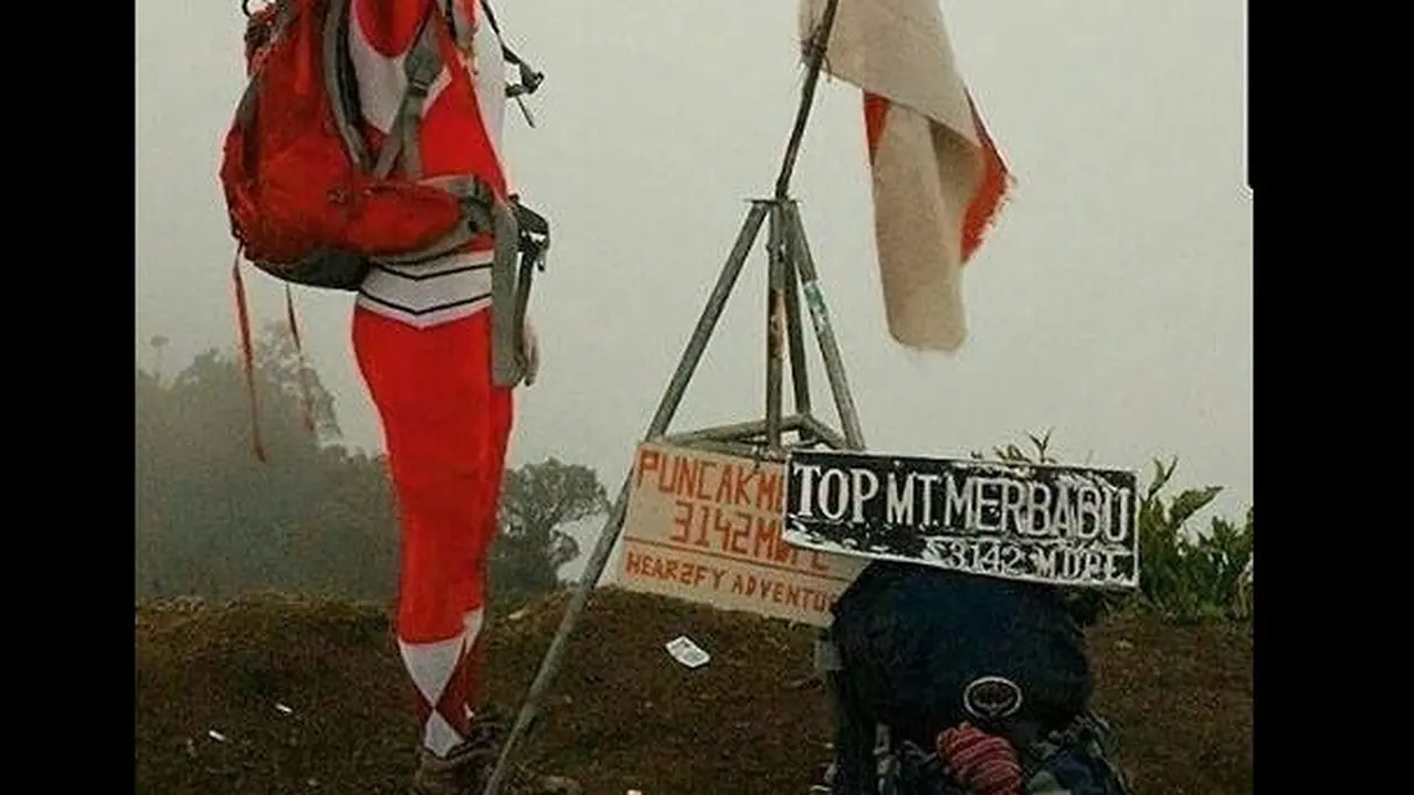 tingkah nyeleneh orang Indonesia (foto: twitter/@CrazyinINA)