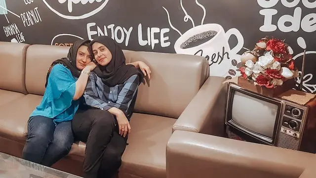 6 Potret Kebersamaan Fairuz A Rafiq dan Kakak yang Seorang Bupati