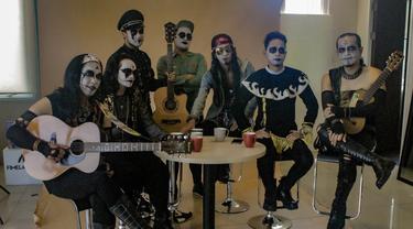 Lirik Lagu Lupa Lupa Tapi Ingat Kuburan Band Ragam Bola Com