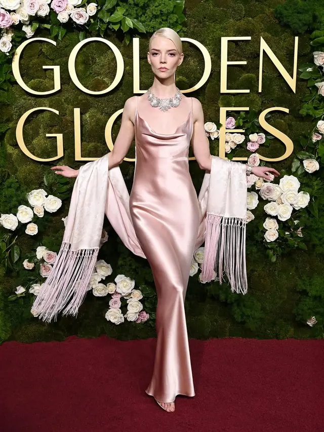 Potret Makeup Romantis Anya Taylor-Joy di Golden Globes  2025
