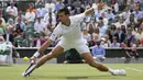 Djokovic langsung tancap gas di set kedua. Ia langsung berhasil unggul 5-1, namun dapat disusul menjadi 5-4 oleh Berrettini. Pada game ke-10 Djokovic akhirnya mampu unggul 6-4 dan menutup set kedua dengan kemenangannya. (Foto: AP/Kirsty Wigglesworth)