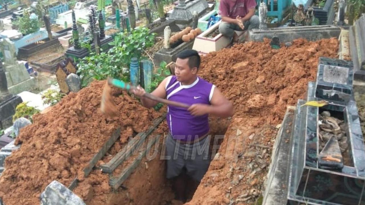Mengenal Sosok Bripka Joko, Anggota Polisi yang Sukarela 23 Tahun jadi Penggali Kubur Bikin Salut