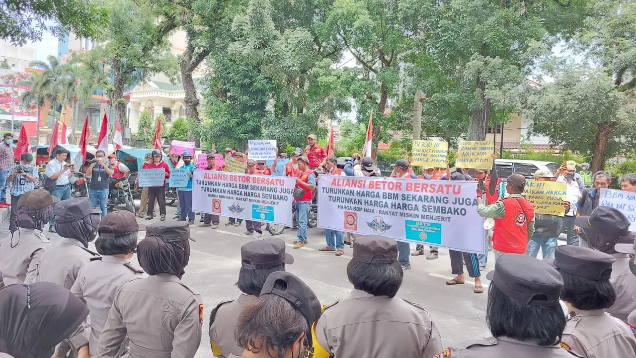 Penarik Bentor Demo