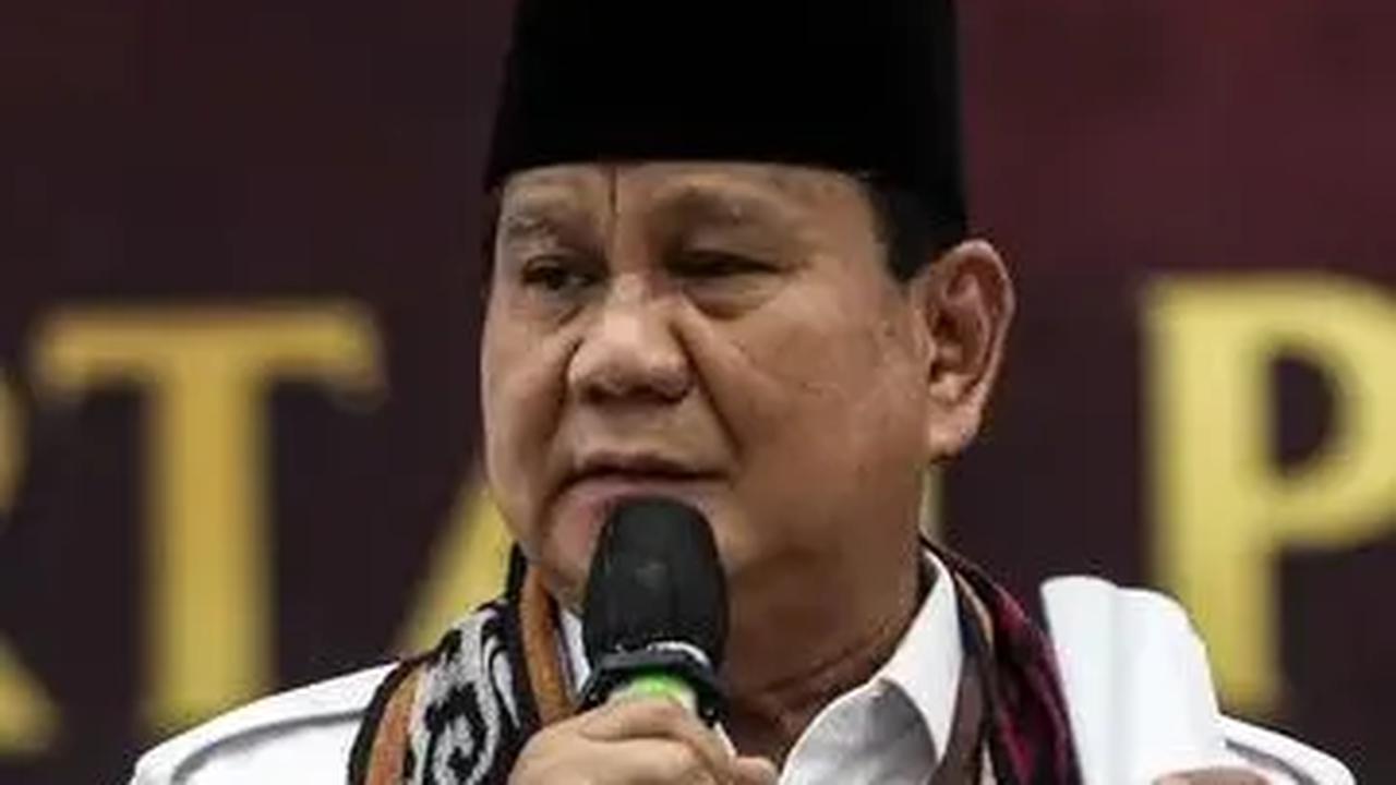 "Pak yang jelas, dua bacapres sebelum ini, itu keduanya adalah alumni UGM. Bapak tidak gentar kan?" kata Najwa.<br>