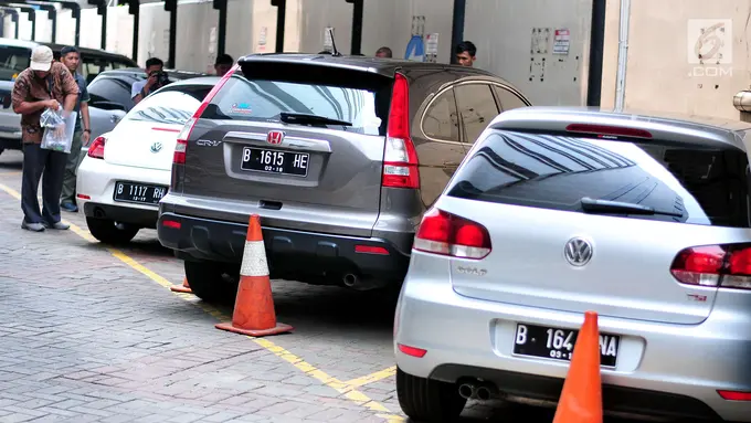 KPK Lelang Banyak Mobil Sitaan
