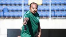 Caretaker PSIS Semarang, Imran Nahumarury saat memimpin sesi latihan di Stadion Citarum, Semarang, Jumat (13/8/2021). (Dok PSIS)