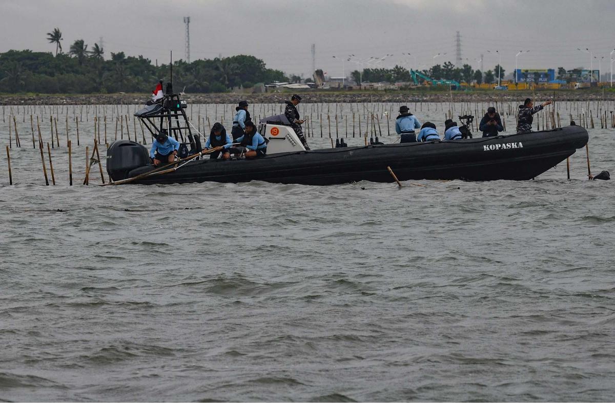 Aksi Ribuan Pasukan TNI AL dan Nelayan Bersatu Bongkar Pagar Laut Misterius di Tangerang