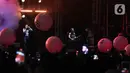 Penampilan band Simple Plan saat Everblast Festival 2023 di Gambir Expo, Kemayoran, Jakarta Pusat, Sabtu (4/3/2023). Everblast Festival 2023 menjadi tempat bagi para penggemar yang ingin bernostalgia dengan band asal Kanada ini. (Liputan6.com/Herman Zakharia)