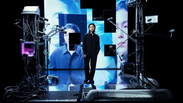 Debut Jadi BA Valentino, Suga BTS Kenakan 3 Outfit Senilai Puluhan Juta