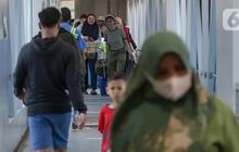 FOTO: Arus Mudik Lebaran 2025, Ribuan Orang Mulai Tinggalkan Jakarta dengan KM Dobonsolo