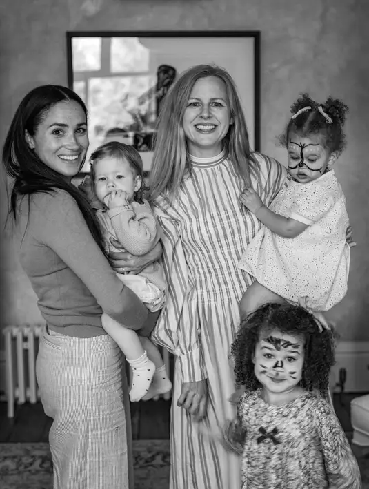 Foto Lilibet Diana Mountbatten-Windsor dirilis setelah Pangeran Harry dan Meghan Markle merayakan ulang tahun pertama putri mereka itu di Frogmore Cottage, Windsor, Inggris Raya, 4 Juni 2022. Seorang juru bicara keluarga mengatakan, pasangan Sussex 'sangat tersentuh akan ucapan selamat ulang tahun untuk putri mereka, Lilibet Diana Mountbatten-Windsor'. (Instagram/misanharriman)