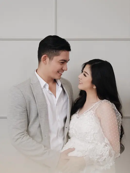 Sebelumnya, pada Maret silam, Franda juga mendapatkan kejutan baby shower dari teman-temannya. Kini, istri dari Samuel Zylgwyn itu tengah menanti proses kelahiran yang tinggal menghitung hari. (Instagram/samuel_zylgwyn)