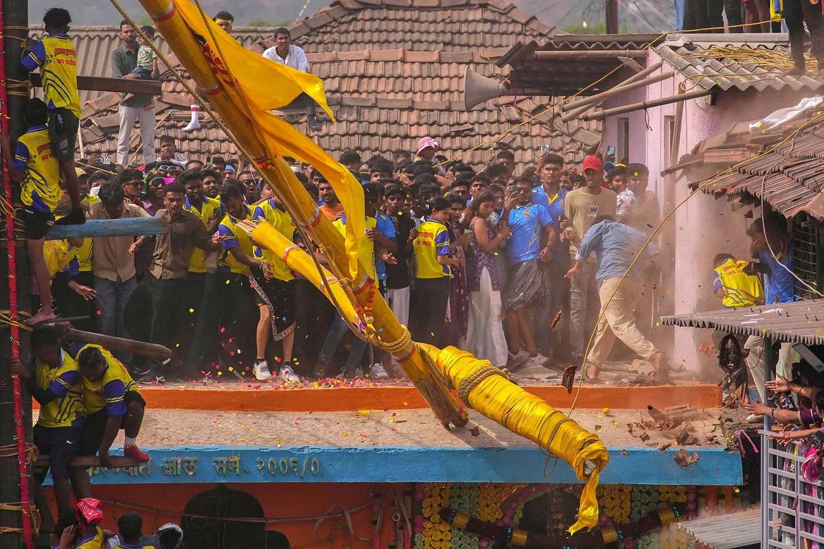 FOTO:  Ujian Nyali Ketinggian  Dalam Tradisi Devkathis