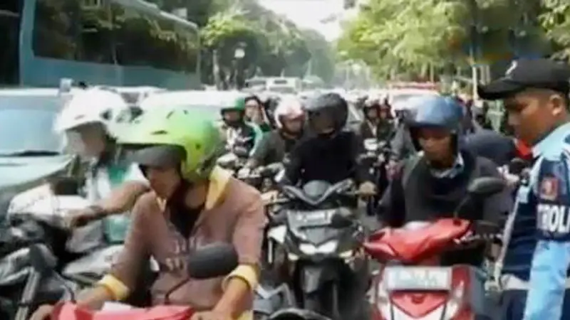 Imbas Aksi 5 Mei Polisi Tutup Paksa Ruas Jalan DKI