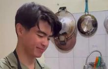 5 Potret Dapur Rumah Steven Wongso Sangat Sederhana, Tak Ada Kitchen Set - Peralatan Masak Cuma Digantung