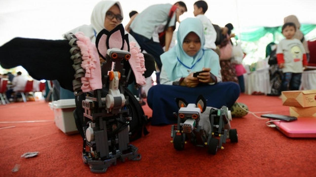 Kompetisi Robotik Nasional di SMAN 28 Jakarta