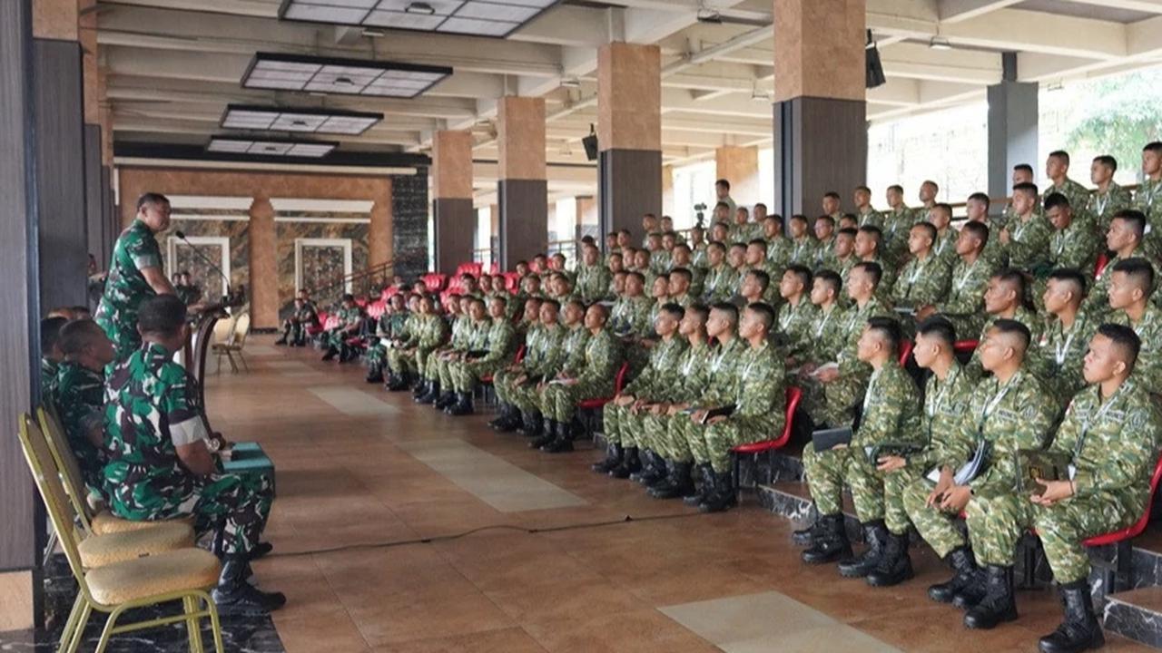 Kasad Jenderal Maruli di Depan Danyon dan Danki