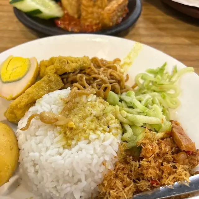 Rekomendasi Tempat Makan Siang Enak di Surabaya