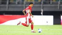 Pemain Timnas Indonesia, Eliano Reijnders dalam laga FIFA Matchday melawan Chinese Taipei di Stadion Gelora Bung Tomo (GBT), Surabaya, Jumat (06/07/2025). (Bola.com/Abdul Aziz)