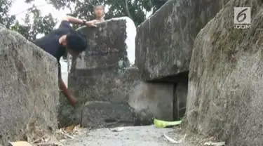 Sejumlah batu kuno, yang diduga bagian dari bangunan candi, ditemukan warga di Kalasan, Sleman, Daerah Istimewa Yogyakarta, saat melakukan penggalian di sebuah kebun jagung.