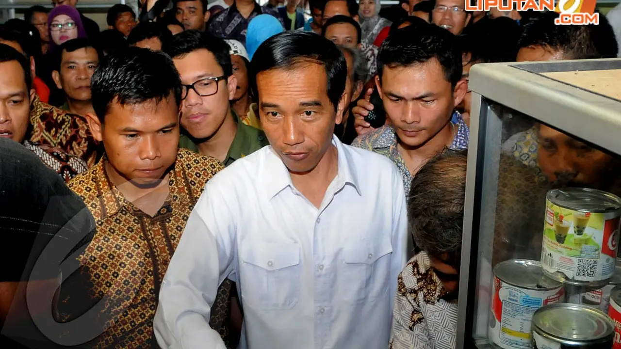 [FOTO] Usai Resmikan Kantin Blok G, Jokowi Minta Traktir Pedagang