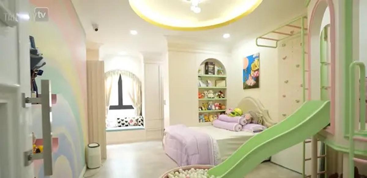 9 Potret Kamar Tidur Anak di Rumah Sarwendah, Desainnya Lucu dengan Playground