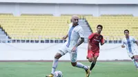 Aksi striker PSIS Semarang, Bruno Silva dalam latih tanding dengan PPLP Jateng. (Dok PSIS)