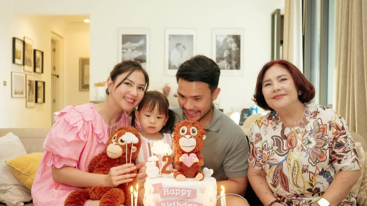 Gaya Busana Jessica Mila di Ulang Tahun Kyarra yang Kedua, Simple dan Chic dalam Serba Pink