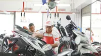 Servis sepeda motor Honda gratis khusus jurnalis di hari Pers Nasional. (Dok Astra Motor)