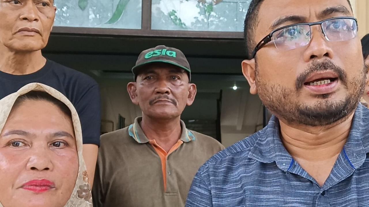 Nasib malang dialami Musdianti warga Desa Lubuk Ruso, Kabupaten Batanghari, Jambi. Lahan perkebunan karet dan pondok dibakar oleh oknum tidak dikenal diduga sindikat mafia tanah.