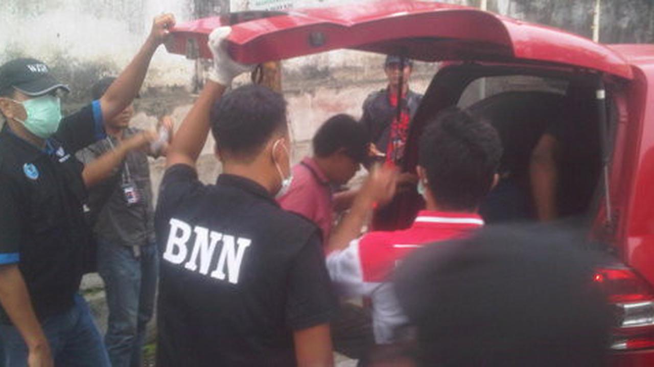 Ketahuan pakai narkoba, polisi di Pekanbaru pucat disalami atasan