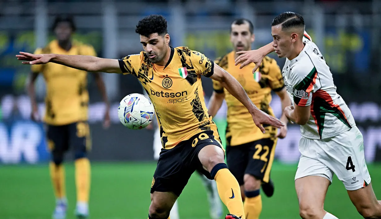 Bek Timnas Indonesia ini benar-benar menjadi momok bagi para penyerang Nerazzurri. Bang Jay sukses membatasi pergerakan bomber Inter Milan sehingga mereka kesulitan mencetak gol. (AFP/Gabriel Bouys)