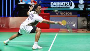 Tunggal putra Indonesia, Alwi Farhan, saat melawan wakil Taiwan, Chi Yu Jen pada laga semifinal Indonesia Masters 2026 di Istora Senayan, Jakarta, Sabtu (24/1/2026). (Bola.com/M Iqbal Ichsan)