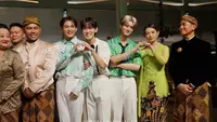 Xodiac tampil dengan tiga anggotanya yaitu Zayyan, Hyunsik dan Leo. Zayyan sendiri diketahui merupakan Warga Negara Indonesia yang saat ini sedang berkarier di Korea sebagai anggota boy band. (Foto: Instagram/ jimboengbakoelsoto)