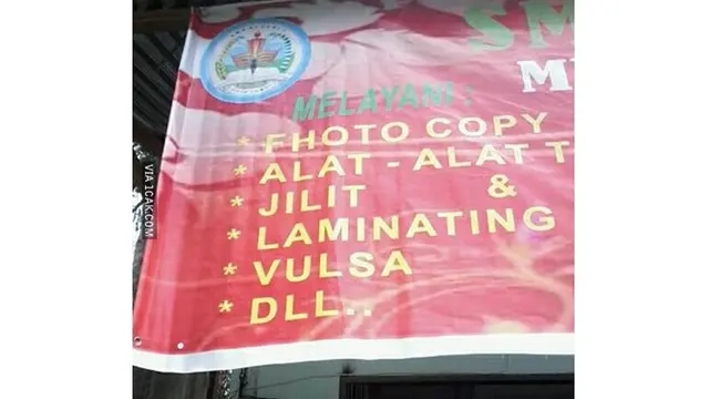 6 Spanduk Fotocopy Ini Nyeleneh Banget, Bikin Geleng Kepala