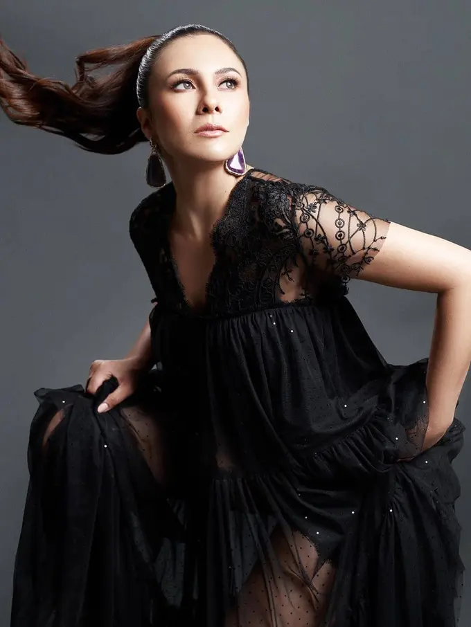 Gaya Terbaru Pemotretan Wulan Guritno (sumber: instagram/wulanguritno)