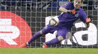 Penjaga gawang FC Porto, Iker Casillas, membuka pintu untuk bermain di MLS (Major  League Soccer) Amerika Serikat. (Reuters/Miguel Vidal)