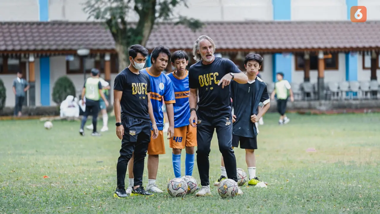 Dewa United Gelar Coaching Clinic di Global Islamic School Serpong
