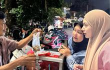 Keseruan Ayana Moon Nikmati Ramadan 2025, Asyik Jajan Cilok Larisi Pedagang Kaki Lima
