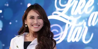 Sejak lagu Alamat Palsu meledak dipasaran, nama Ayu Ting Ting menjadi banyak perbincangan. Penyanyi dangdut asal Depok, Jawa Barat itu mengawali kariernya dari penyanyi pinggiran. (Deki Prayoga/Bintang.com)