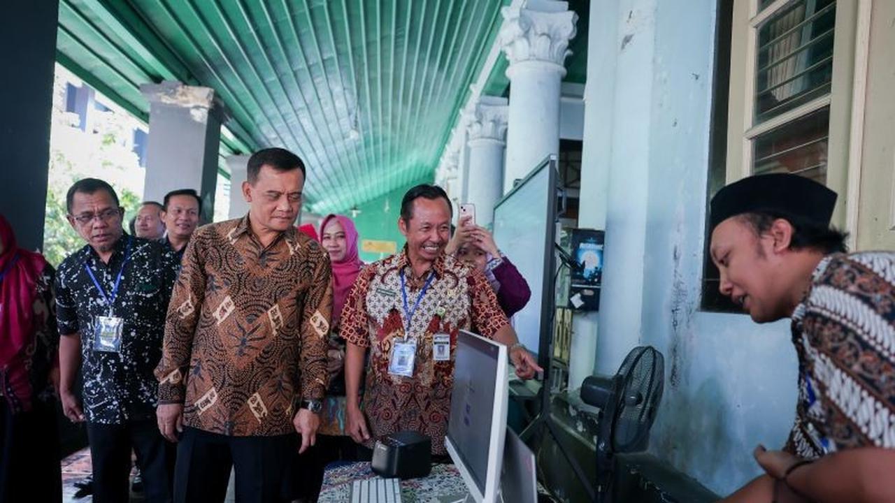 Gubernur Jateng Pastikan SPMB Jawa Tengah 2026 Berjalan Lancar, Tegaskan Anti Titip-Titip