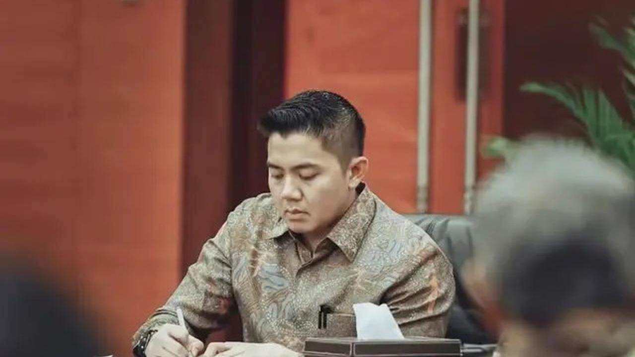 Ternyata Segini Gaji Seskab Teddy Indra Wijaya Usai Naik Pangkat jadi Letkol