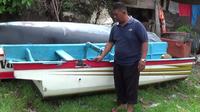 Kapal pengankap Ikan di Pantai Drini milik Margono Patah jadi dua akibat diterjang gelombang pasang.