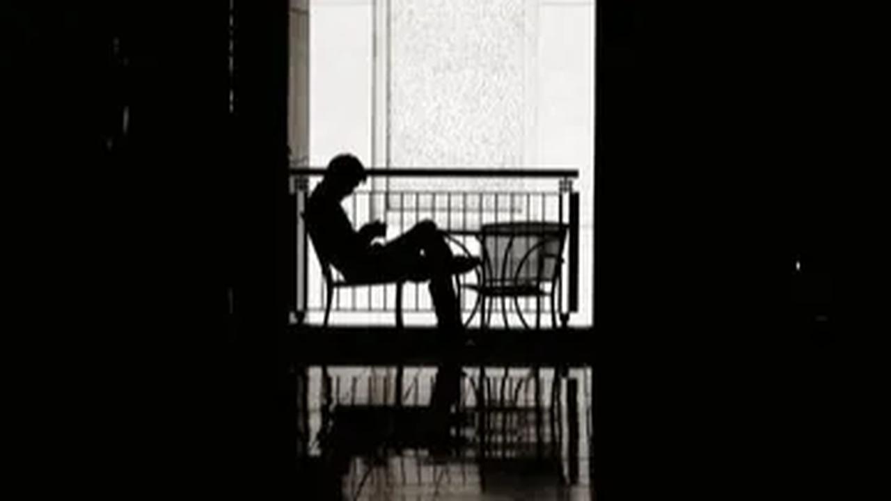 Hikikomori bukan hanya sekadar memilih menyendiri, tetapi melibatkan isolasi ekstrem yang dapat memengaruhi kesehatan mental.&nbsp;